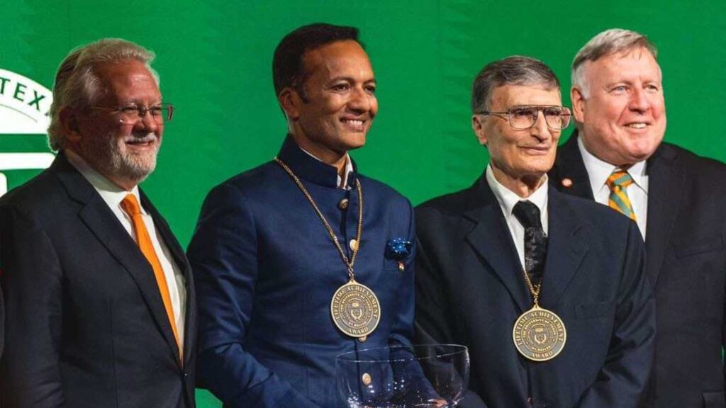 University of Texas (Dallas) confers the Lifetime Achievement Award to distinguished alumni Naveen Jindal